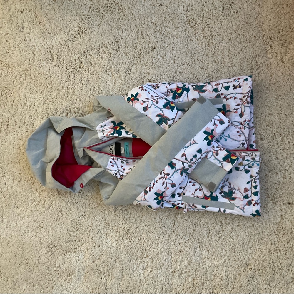 Roxy brand new floral ski and winter Jacket. Gray and red colors. Never worn.